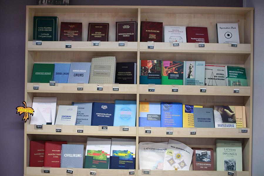 Grāmatu izpārdošana: vairāki izdevumi par īpašu cenu!