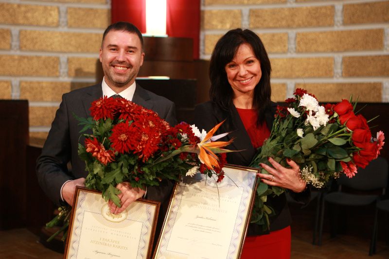 Sveicam kolēģus ar apbalvojumiem - zelta un sudraba spalvām!