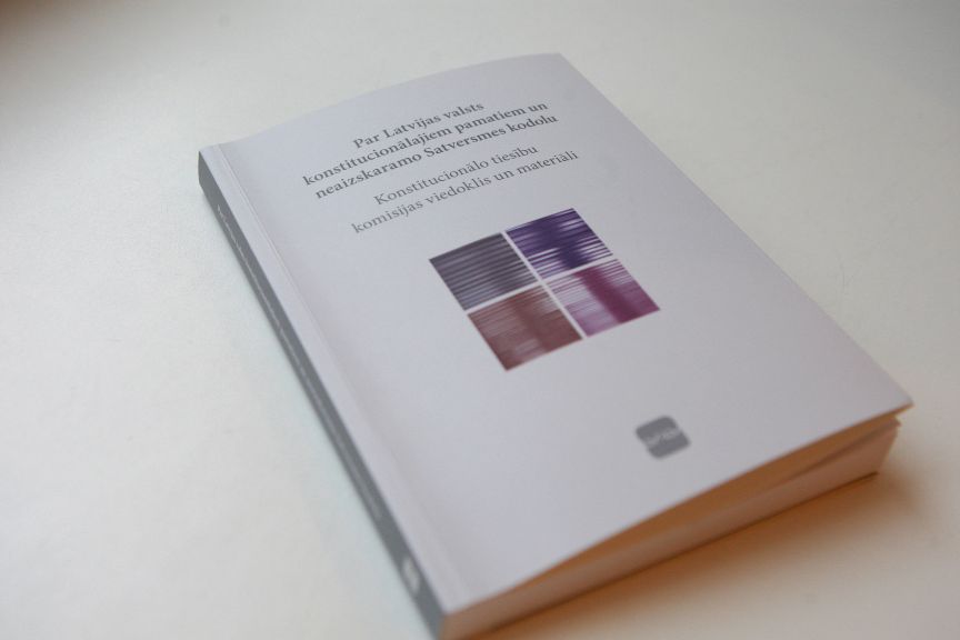 Klajā nācis krājums par Satversmes kodolu