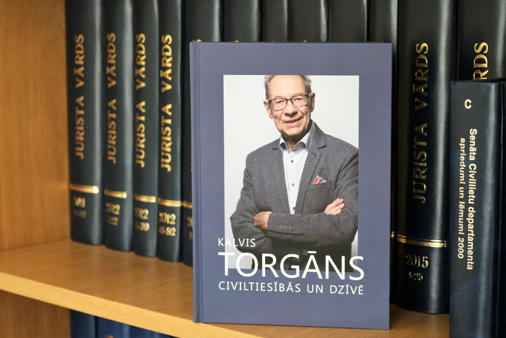 Sadarbībā ar “Jurista Vārda” redakciju tapusi Kalvja Torgāna atmiņu grāmata