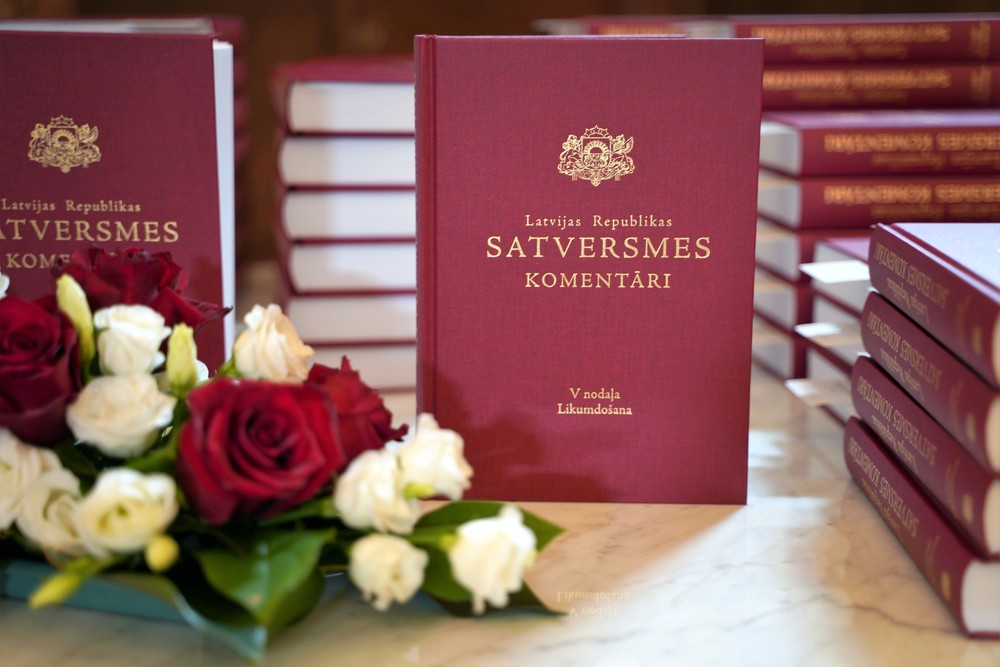 Atvērta likumdošanai veltīta Satversmes komentāru grāmata