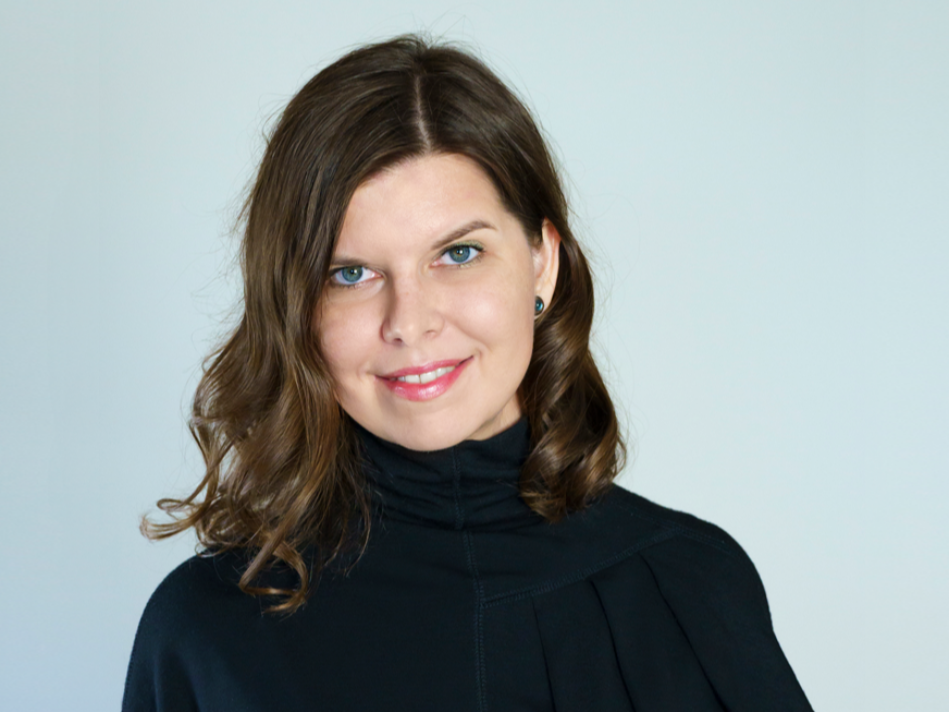 Attēlā LV portāla galvenā redaktore Edīte Brikmane. 