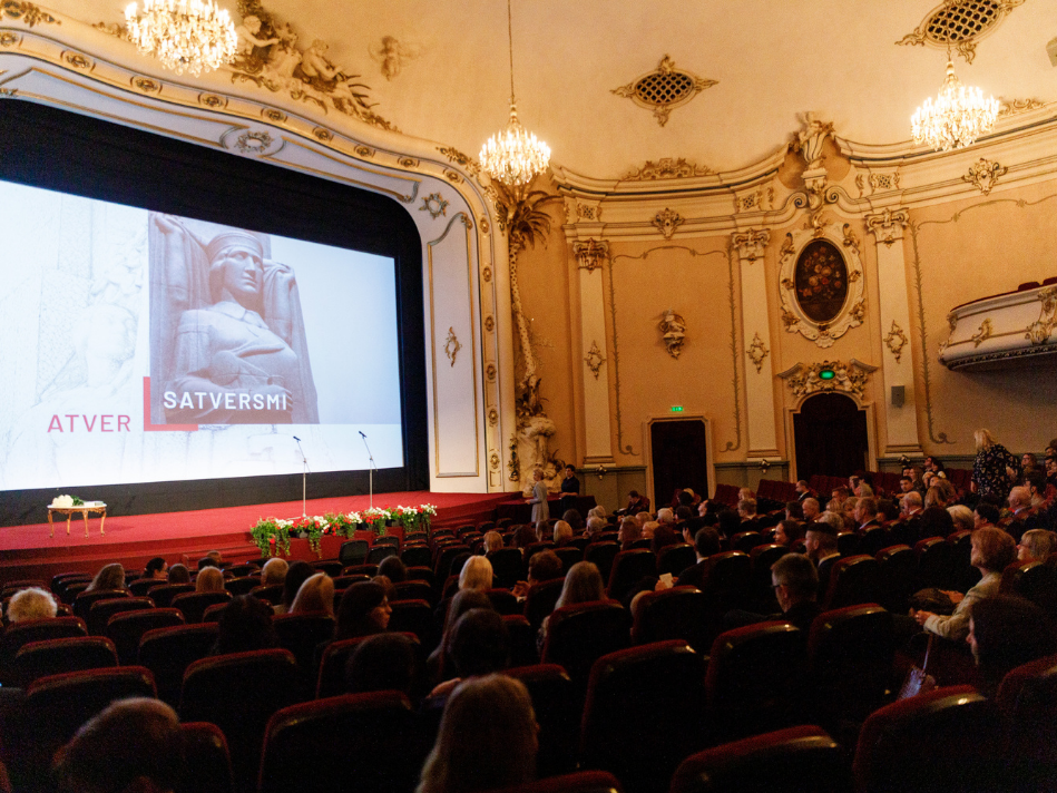 Izglītojošā filma "Atver Satversmi" piedzīvojusi pirmizrādi uz lielā ekrāna 