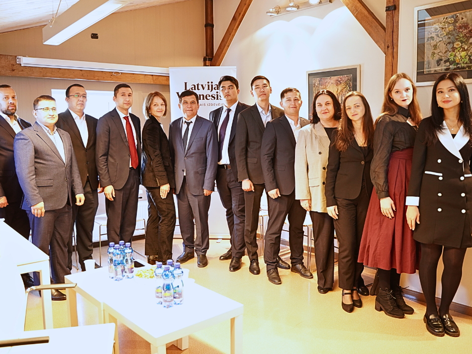 "Latvijas Vēstnesis" uzņem Uzbekistānas delegāciju oficiālās informācijas un digitalizācijas pieredzes apmaiņā